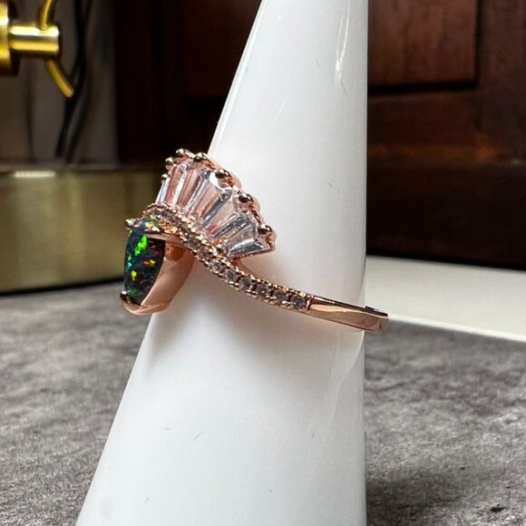 Ring Bomb Party Ring, #4154 ,NWOT, size 7, green gemstone rose gold band - Picture 4 of 6